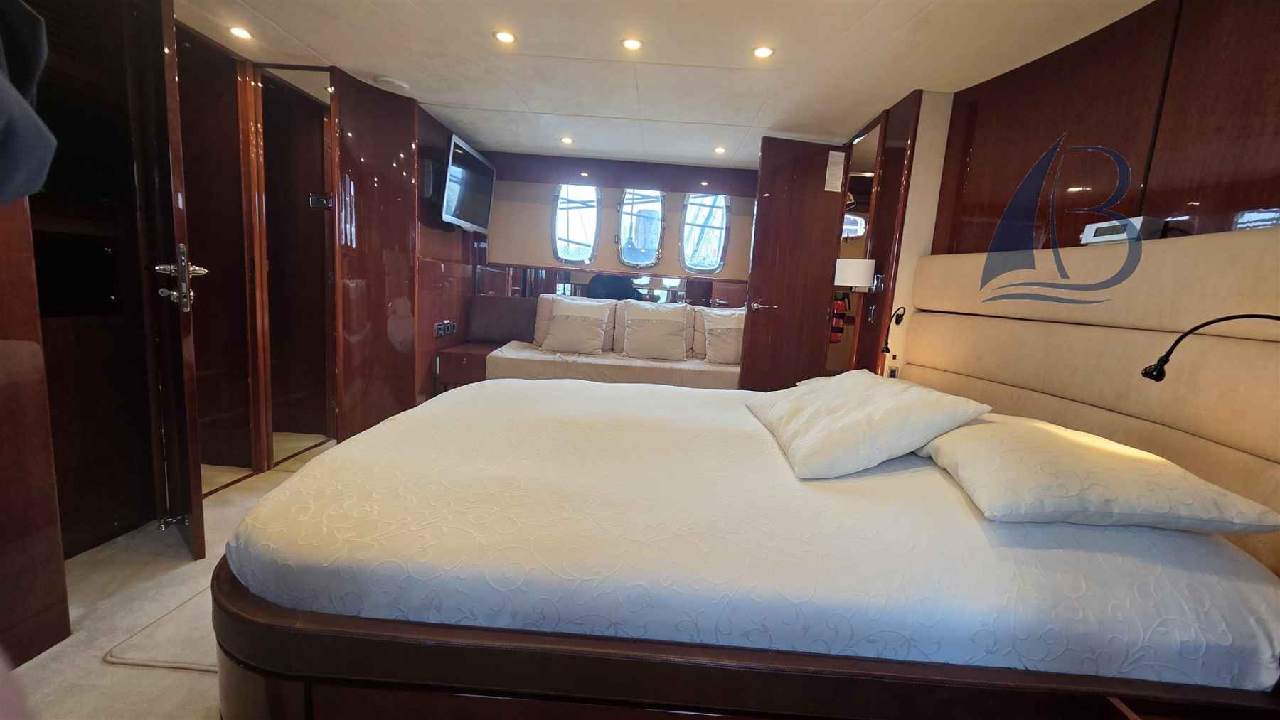 Motorboot Fairline Squadron 68