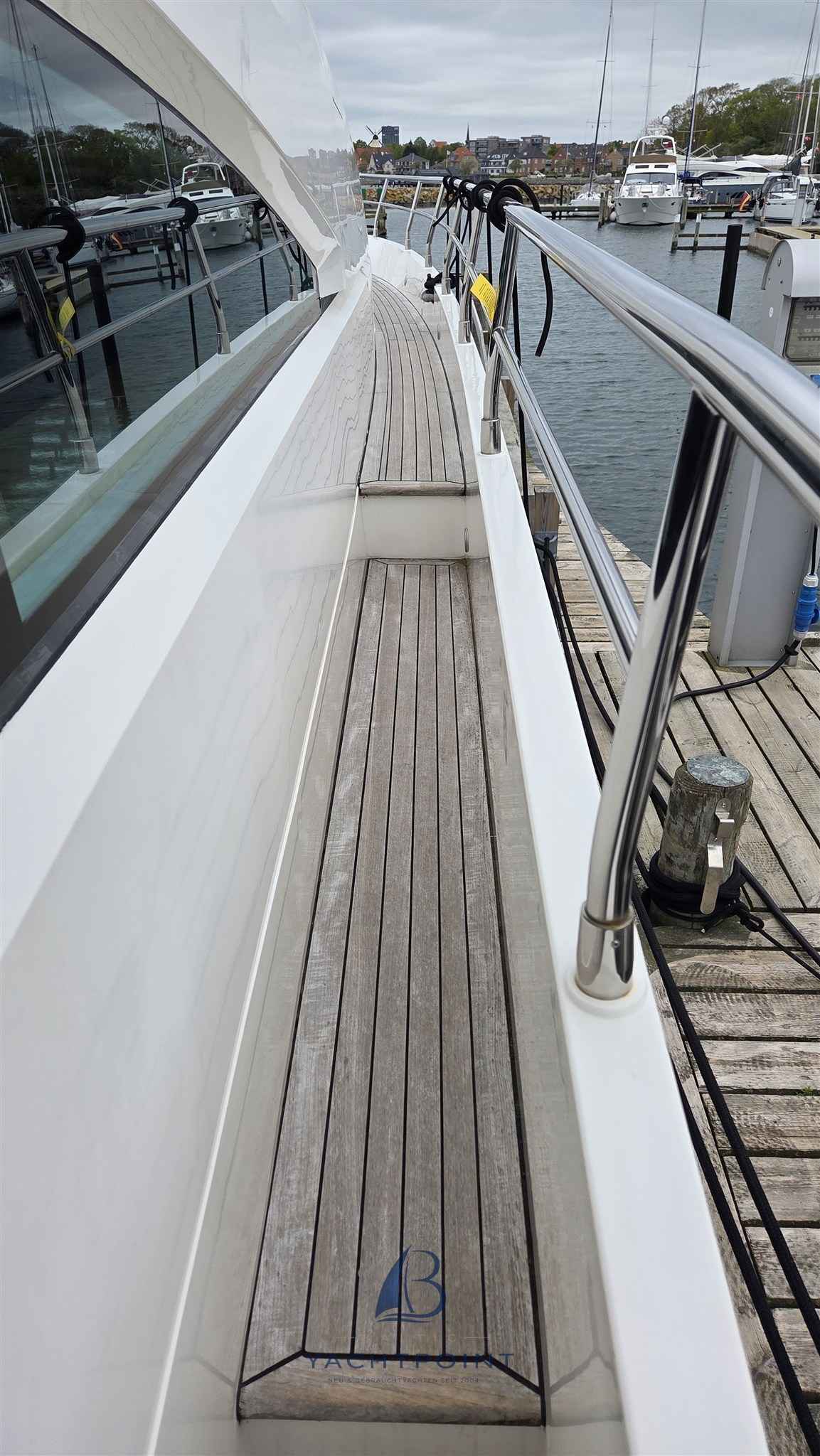 Motorboot Fairline Squadron 68