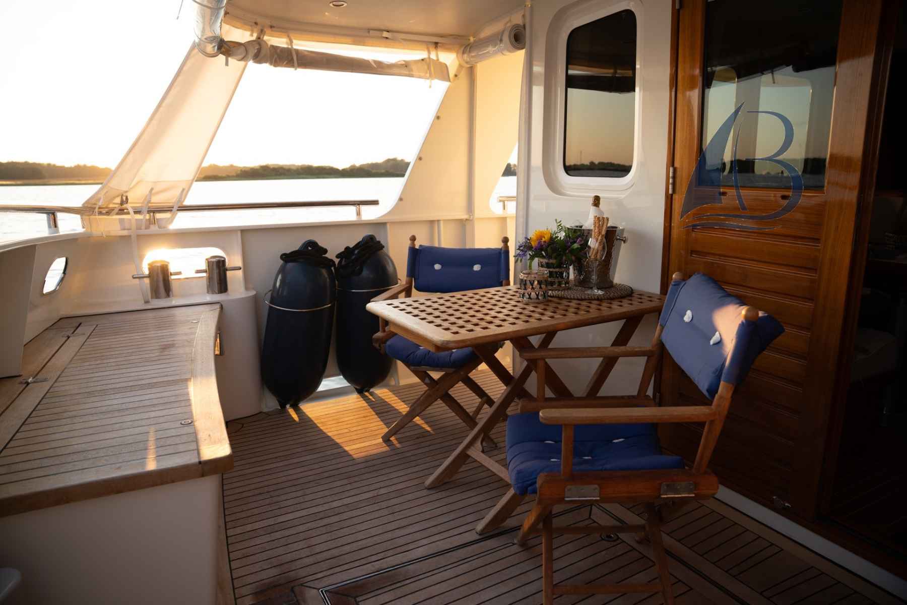 Motorboot Privateer Trawler 50