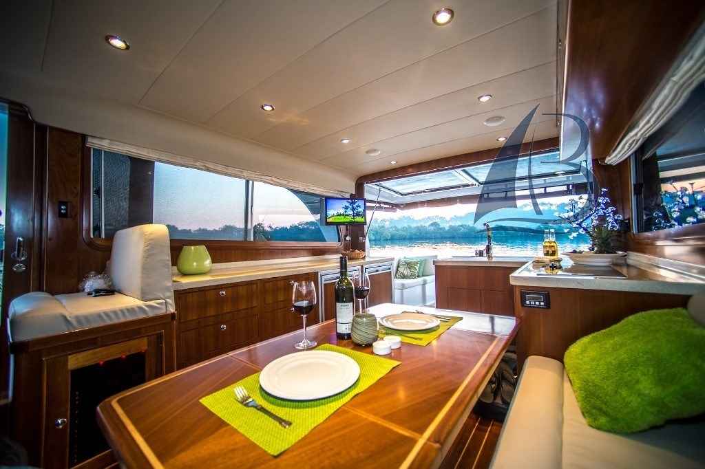 Motorboot Integrity Motor Yachts Integral 440 Sedan