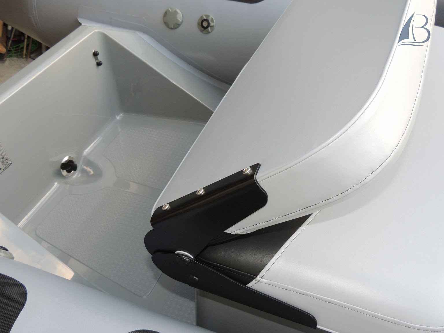 Motorboot Adventure Boats Vesta 380