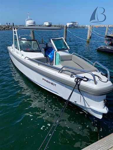 Motorboot Axopar 24 T-top 150h- Trailer