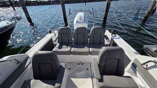 Motorboot Axopar 24 T-top 150h- Trailer