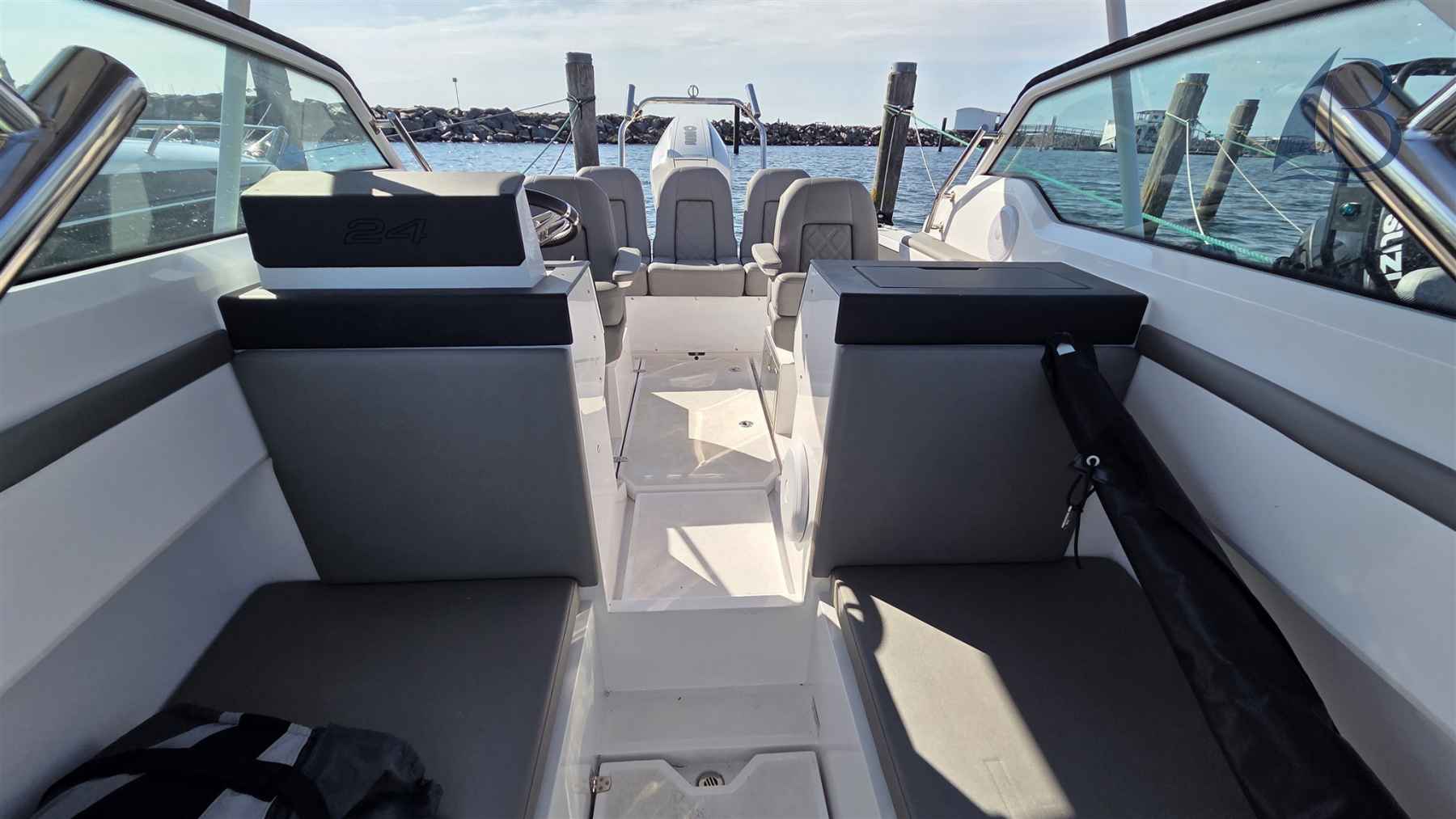 Motorboot Axopar 24 T-top 150h- Trailer