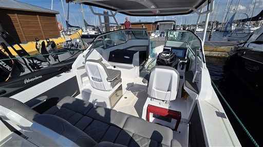 Motorboot Axopar 24 T-top 150h- Trailer
