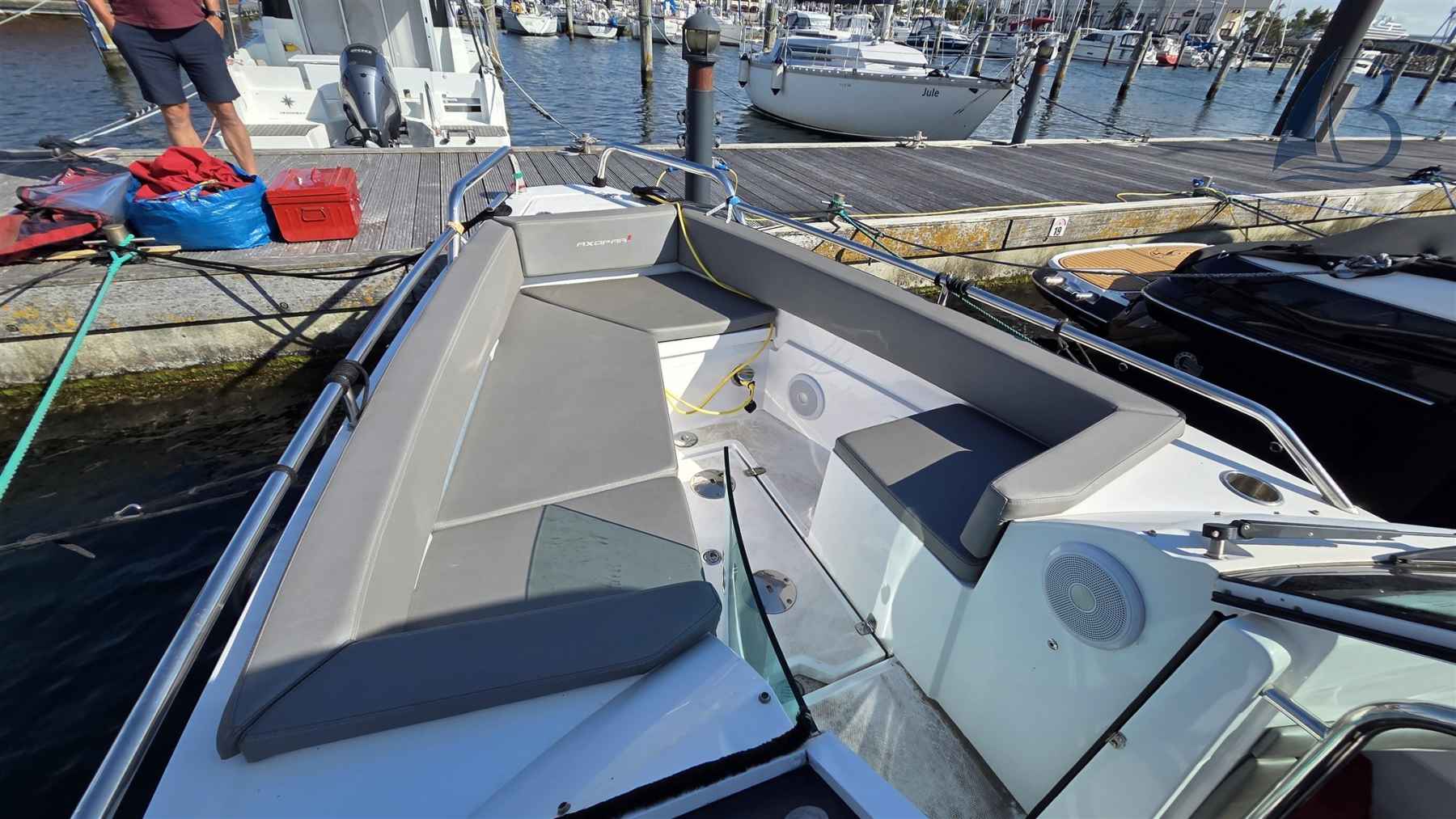Motorboot Axopar 24 T-top 150h- Trailer