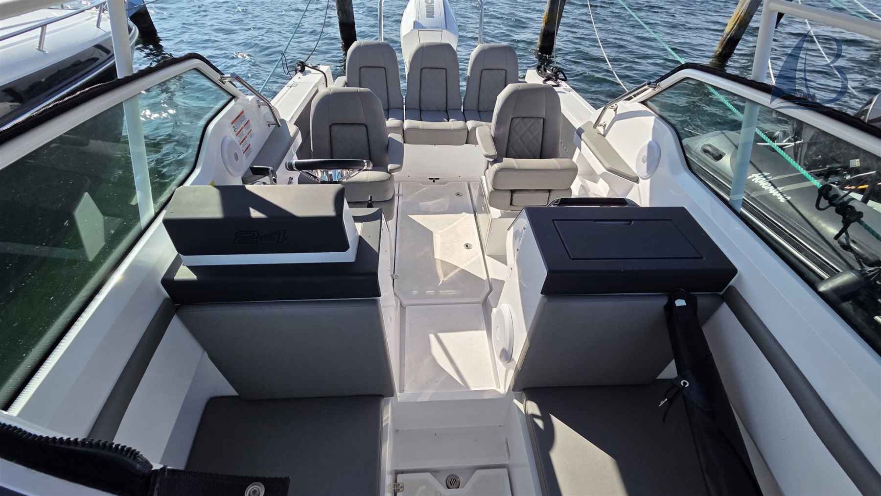 Motorboot Axopar 24 T-top 150h- Trailer