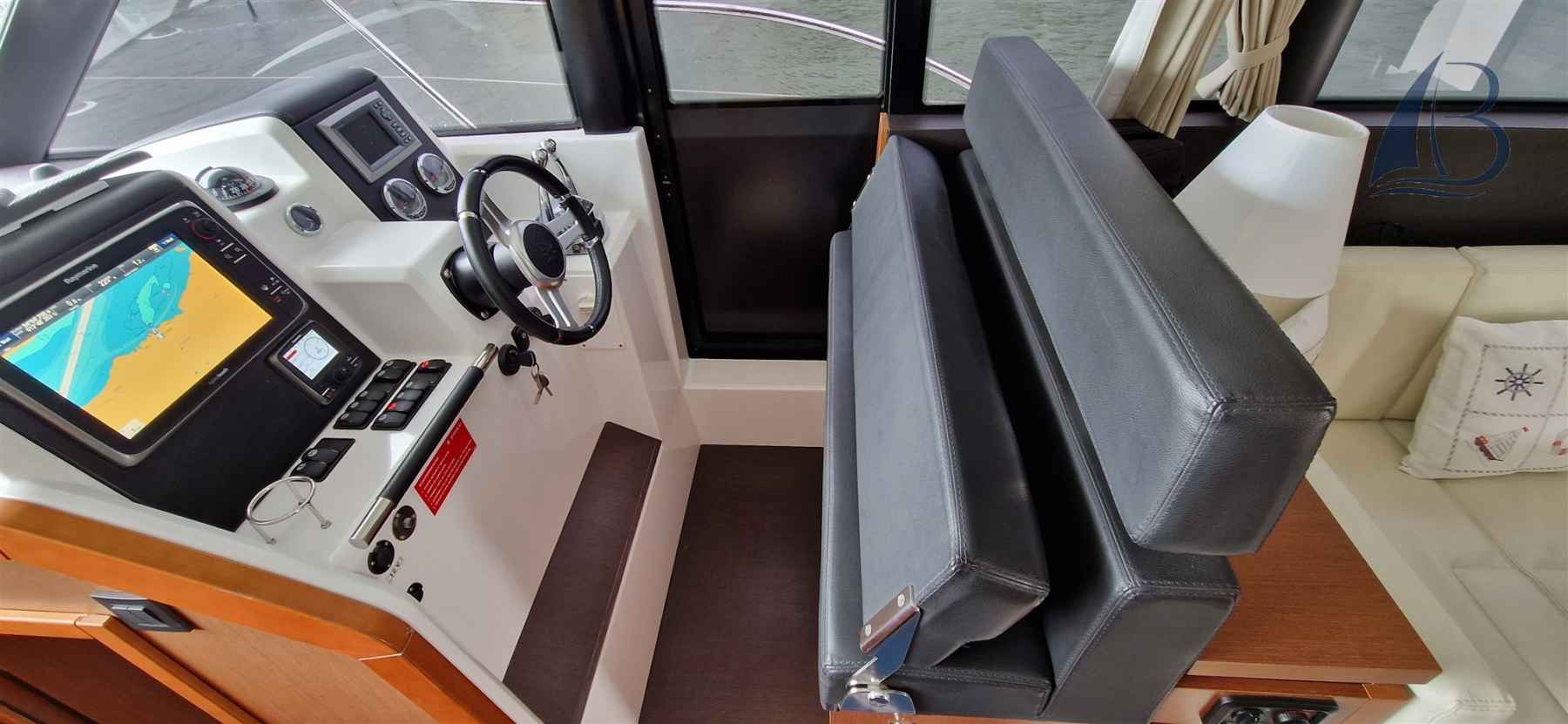 Motorboot Jeanneau Velasco 43f