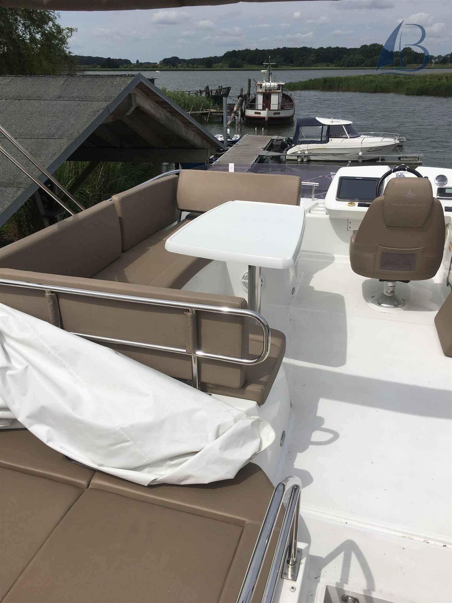 Motorboot Jeanneau Velasco 43f