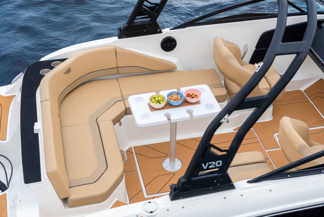 Motorboot Bayliner V20