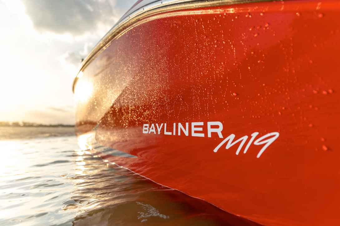 Motorboot Bayliner Element M19