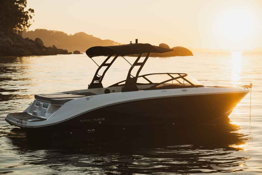Motorboot Bayliner V22i