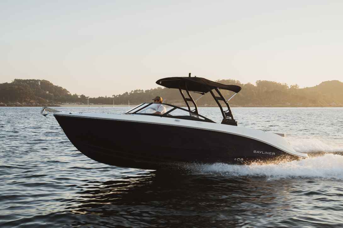 Motorboot Bayliner V22i