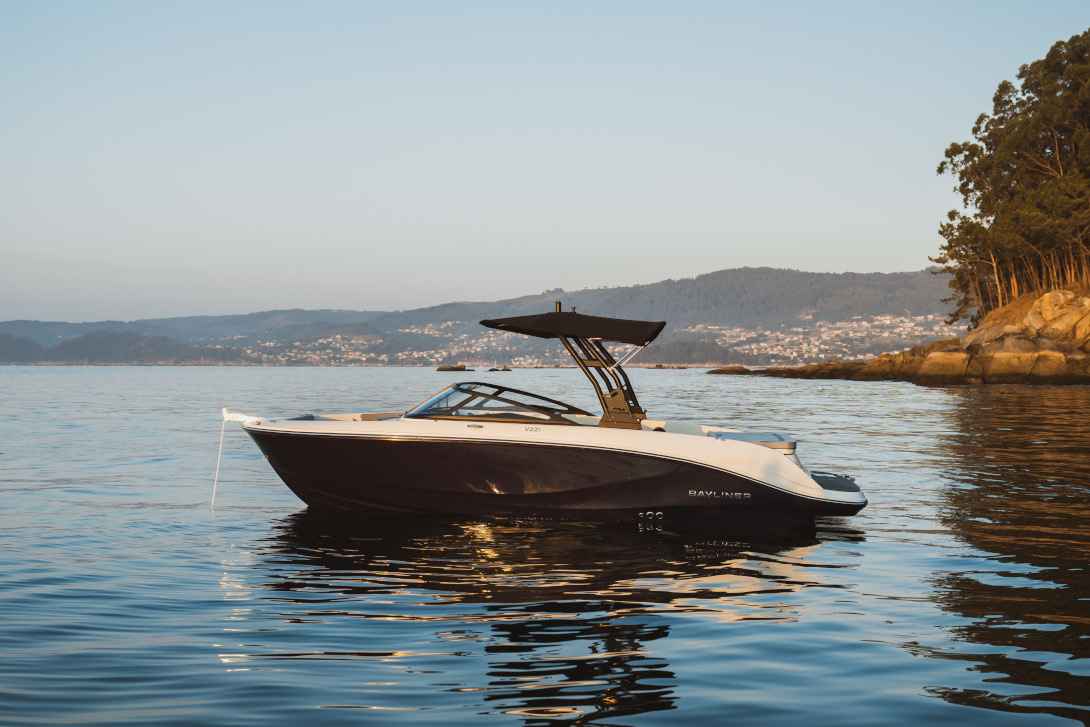 Motorboot Bayliner V22i