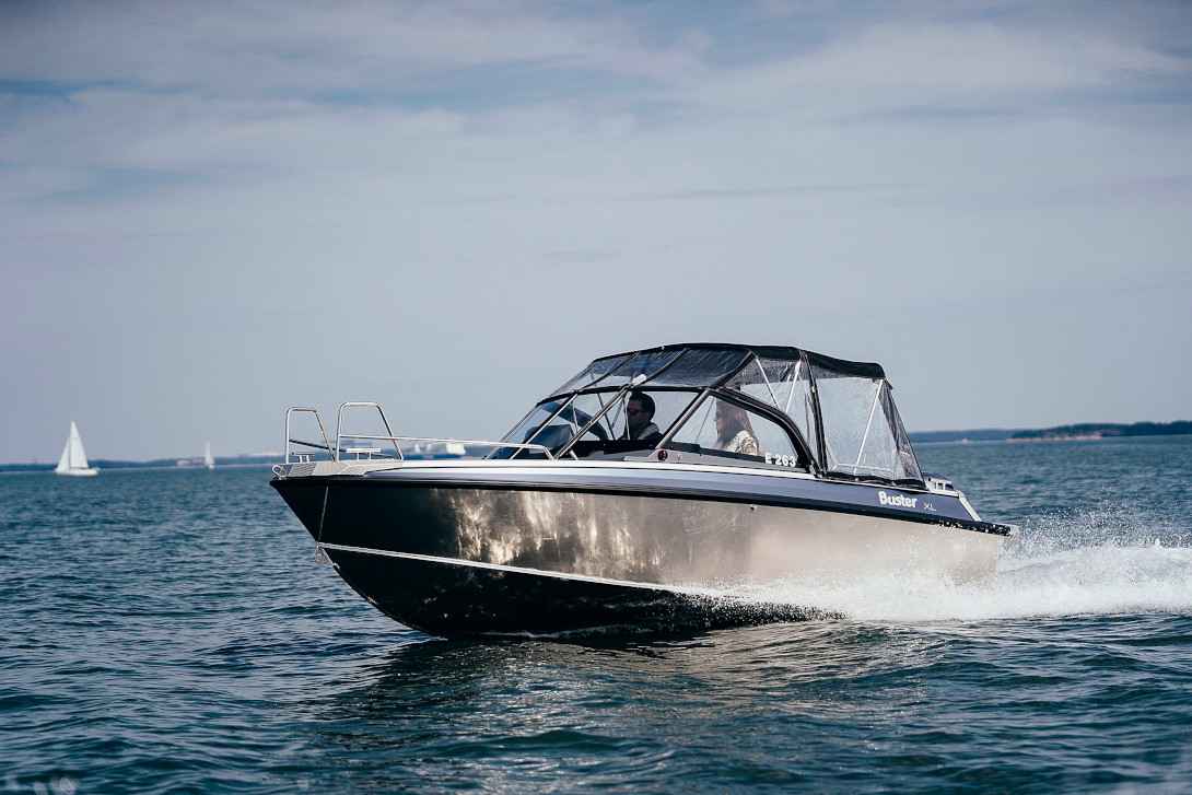 Motorboot Buster XL