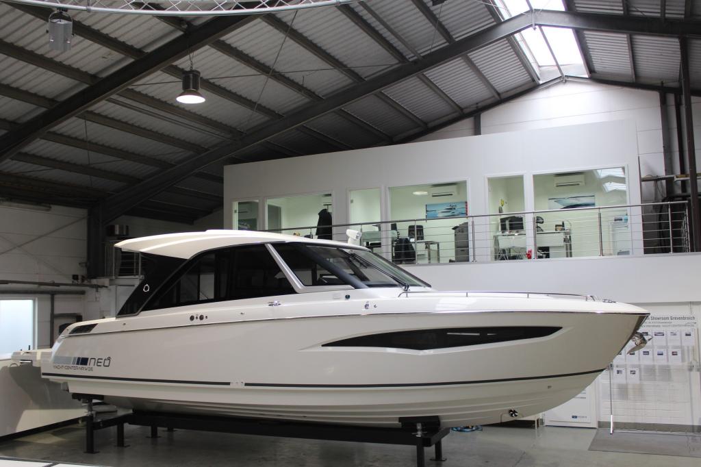 Motorboot Greenline NEO Coupe Voll inkl. hydr. Plattform