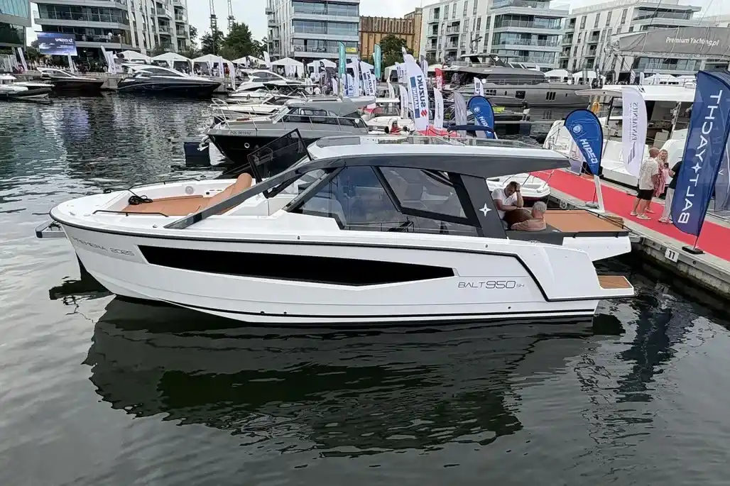 Motorboot Balt 950