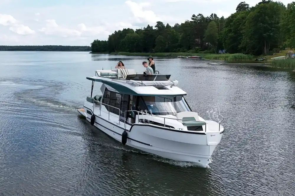 Motorboot IMPOL SunCamper 36