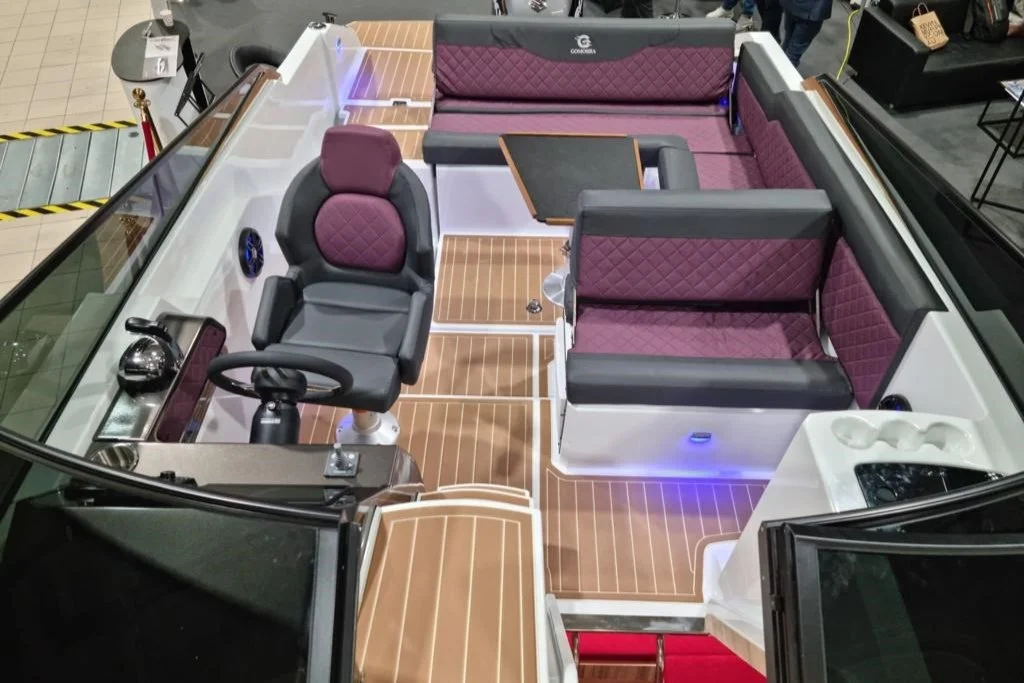 Motorboot Stillo 8.0