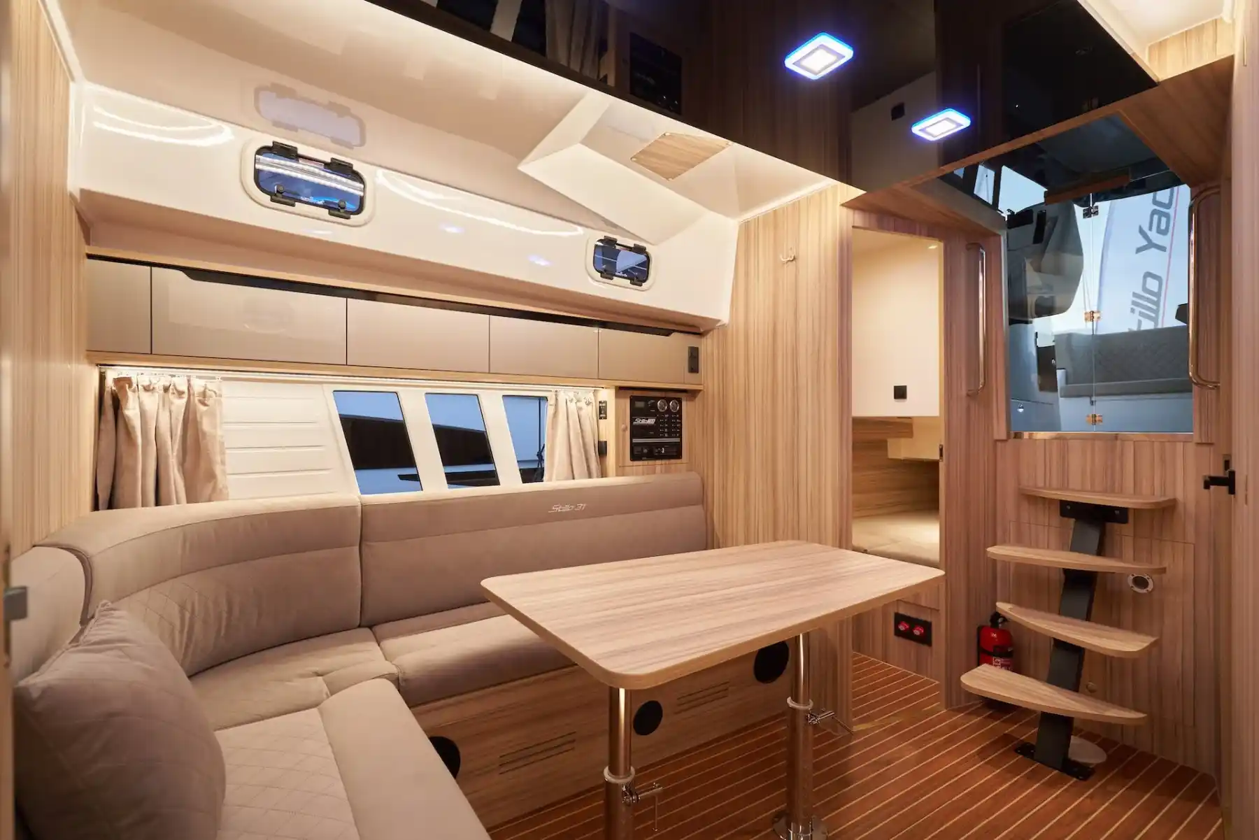 Motorboot IMPOL Yacht & Bootshandel Stillo 31