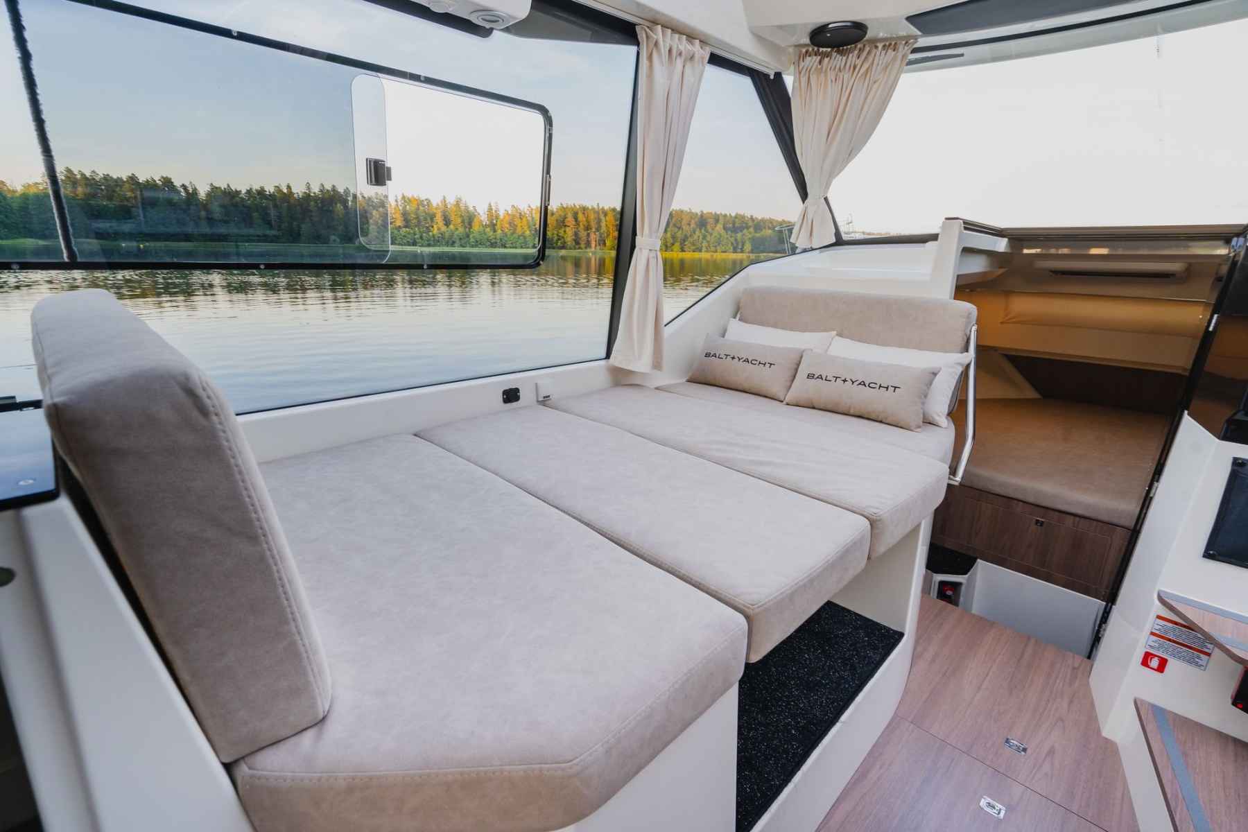 Motorboot IMPOL SunCamper 31
