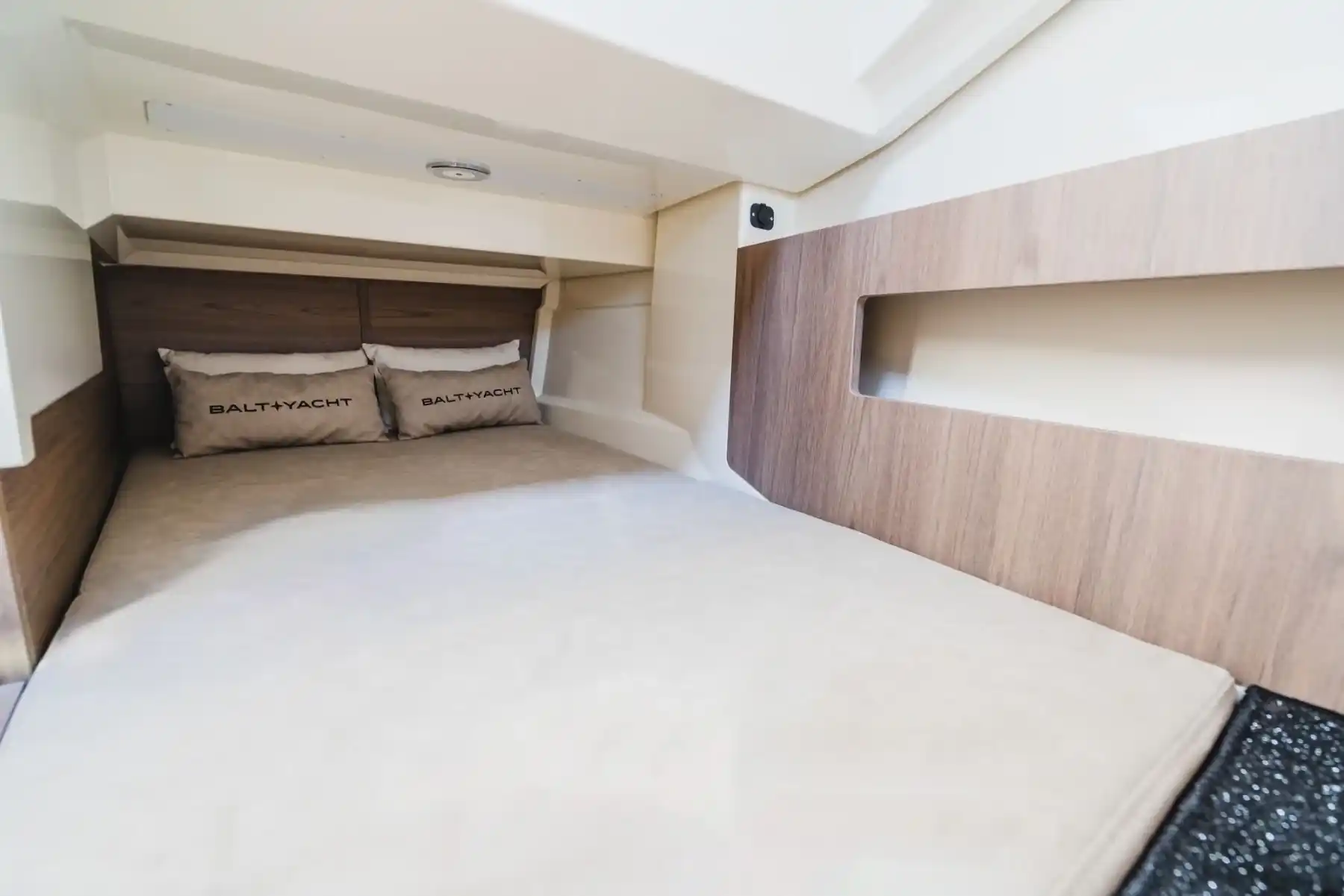 Motorboot IMPOL Yacht & Bootshandel SunCamper 31