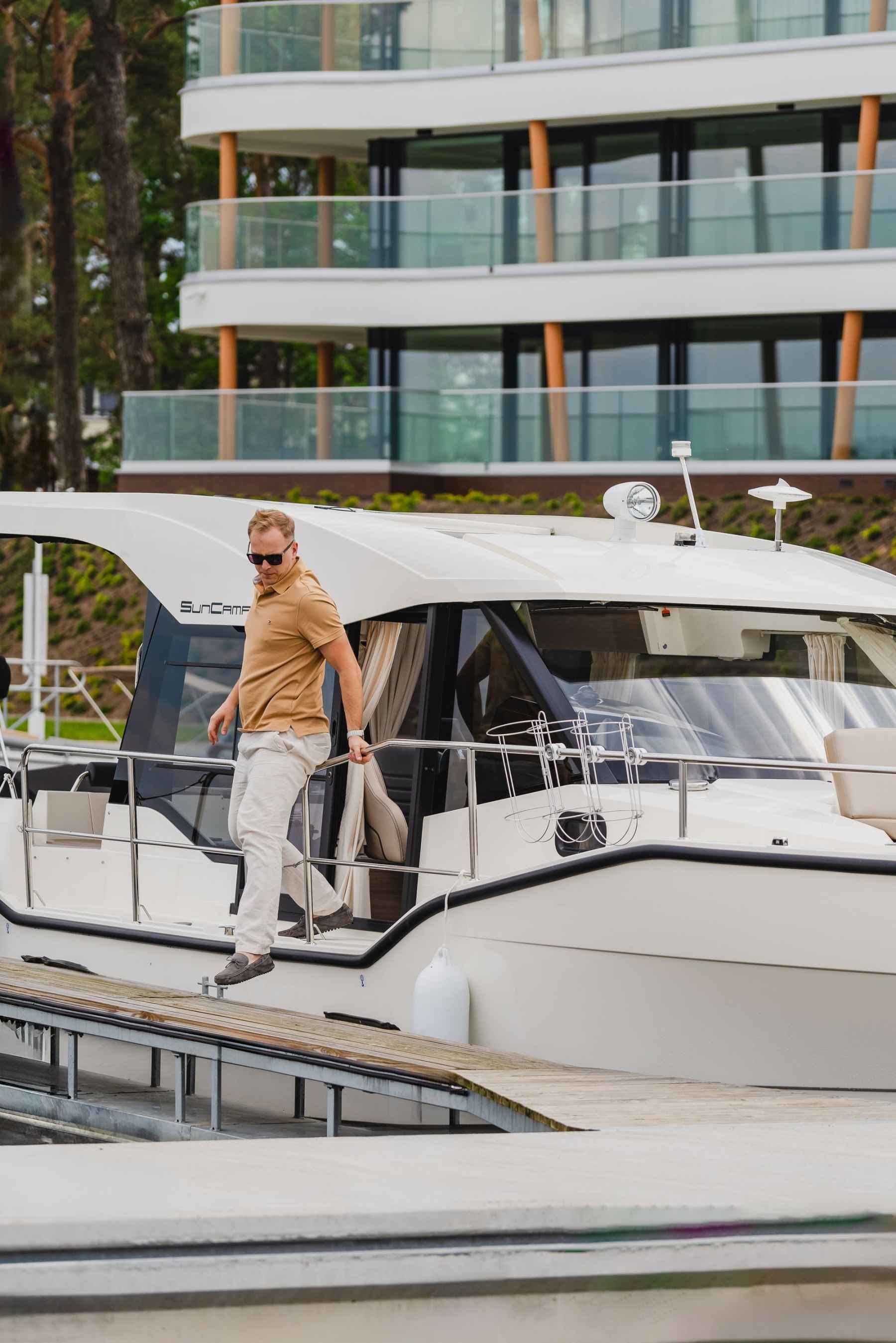 Motorboot IMPOL Yacht & Bootshandel SunCamper 31