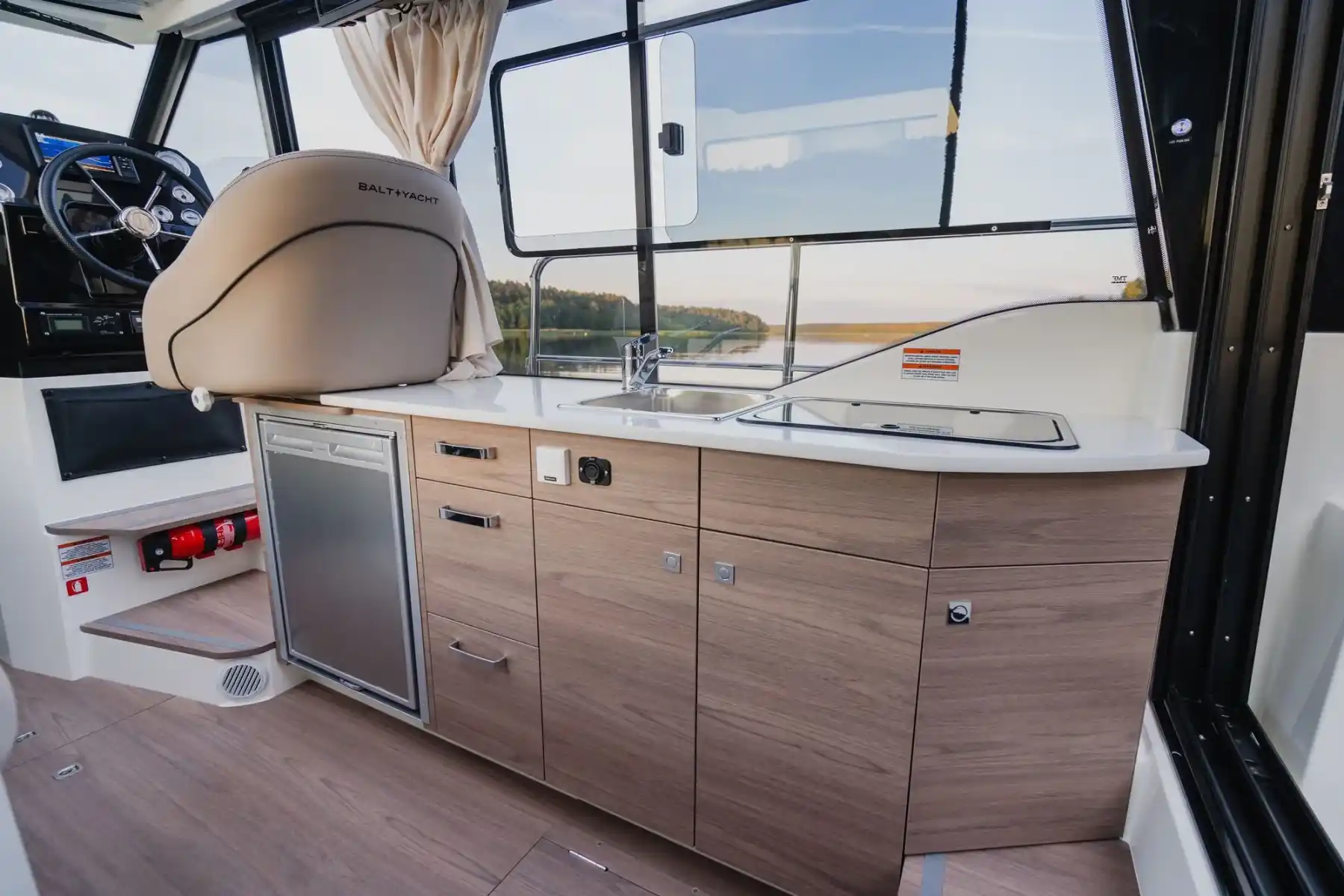 Motorboot IMPOL Yacht & Bootshandel SunCamper 31