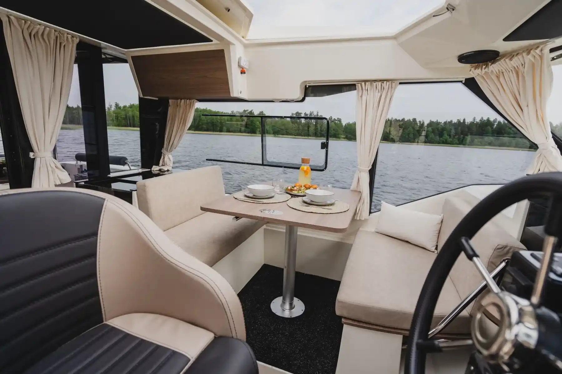 Motorboot IMPOL Yacht & Bootshandel SunCamper 31