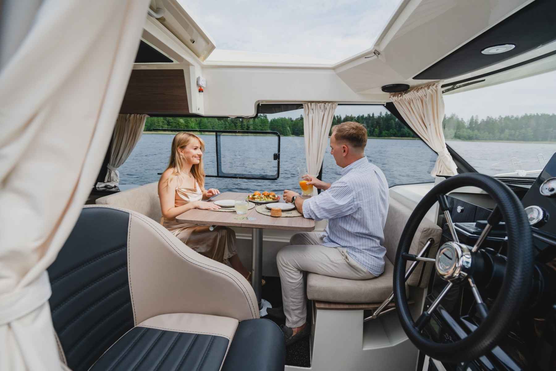 Motorboot IMPOL Yacht & Bootshandel SunCamper 31