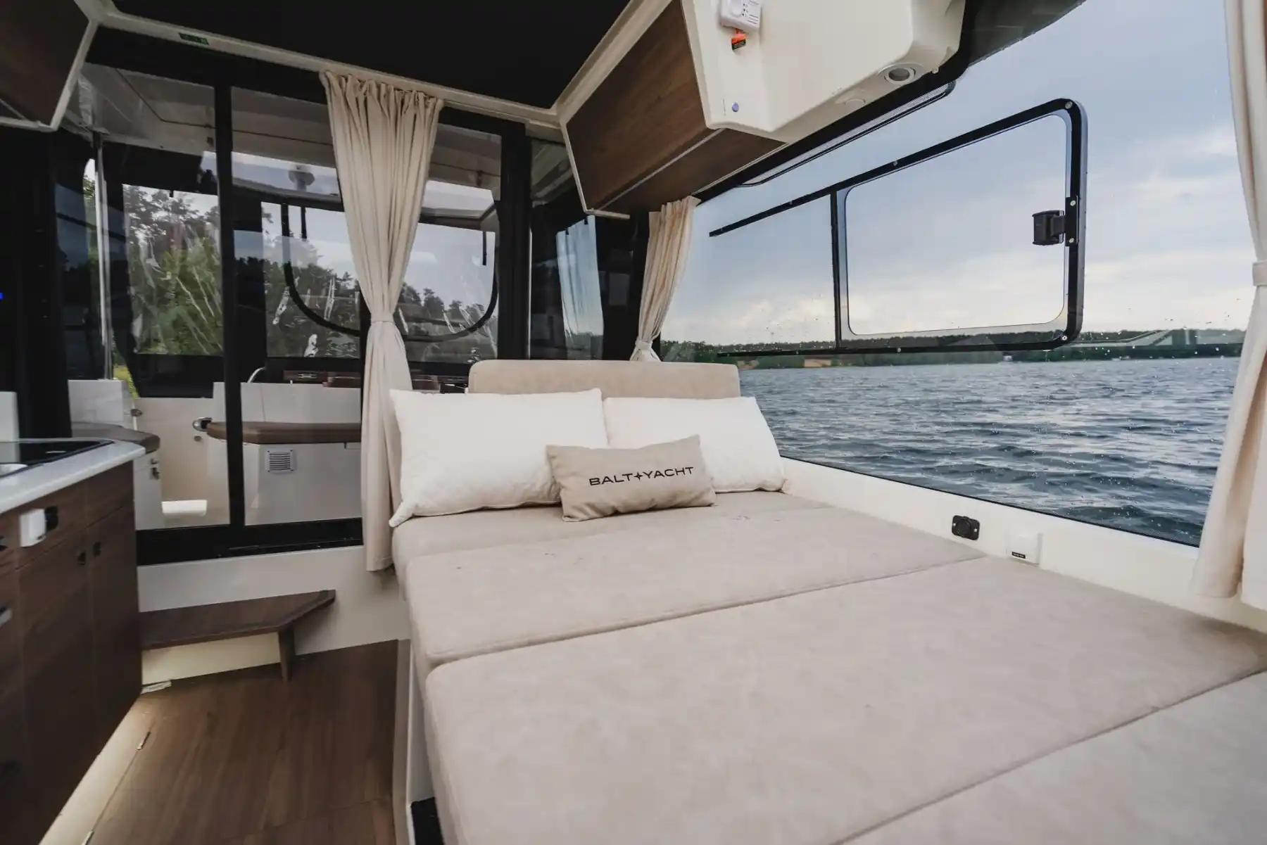 Motorboot IMPOL Yacht & Bootshandel SunCamper 31