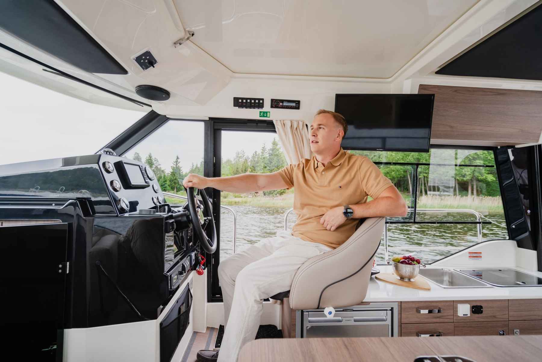 Motorboot IMPOL Yacht & Bootshandel SunCamper 31