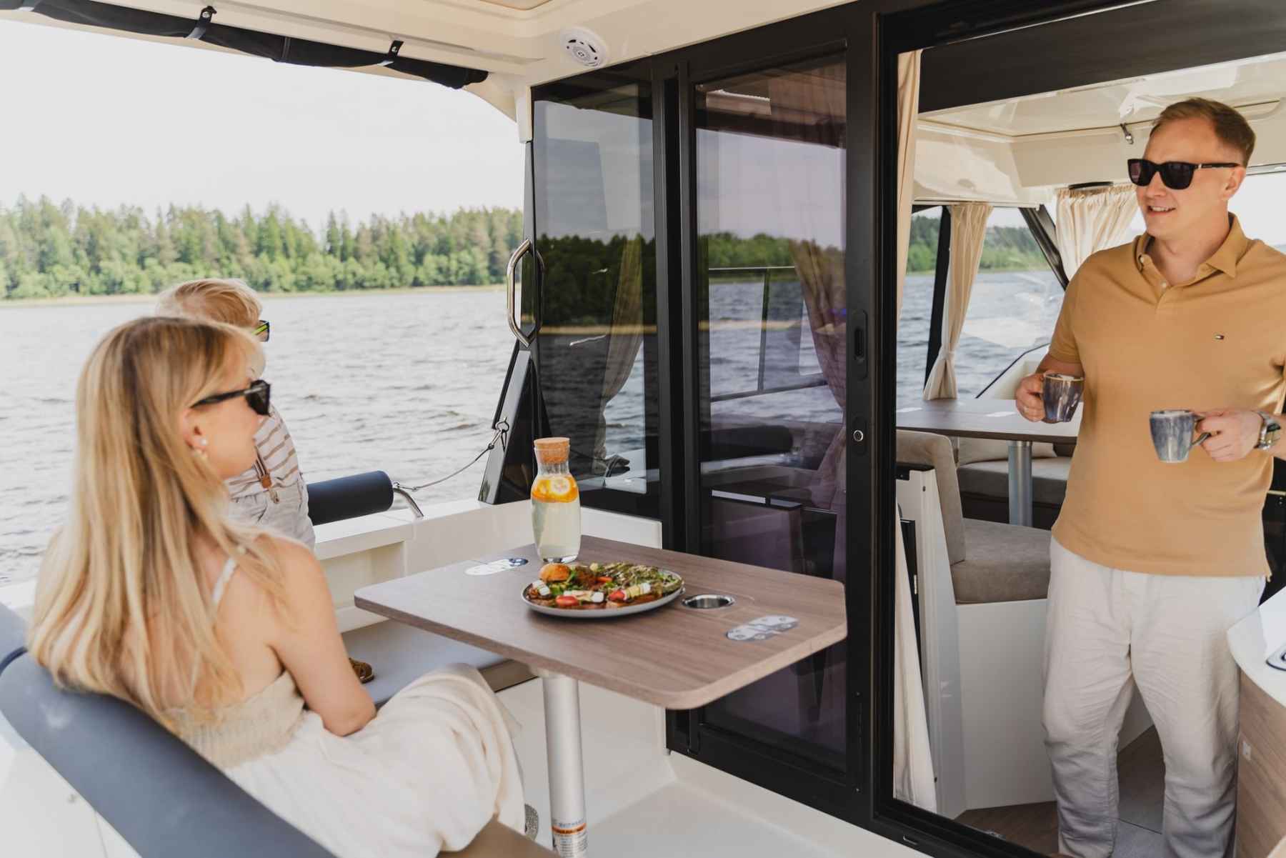 Motorboot IMPOL Yacht & Bootshandel SunCamper 31