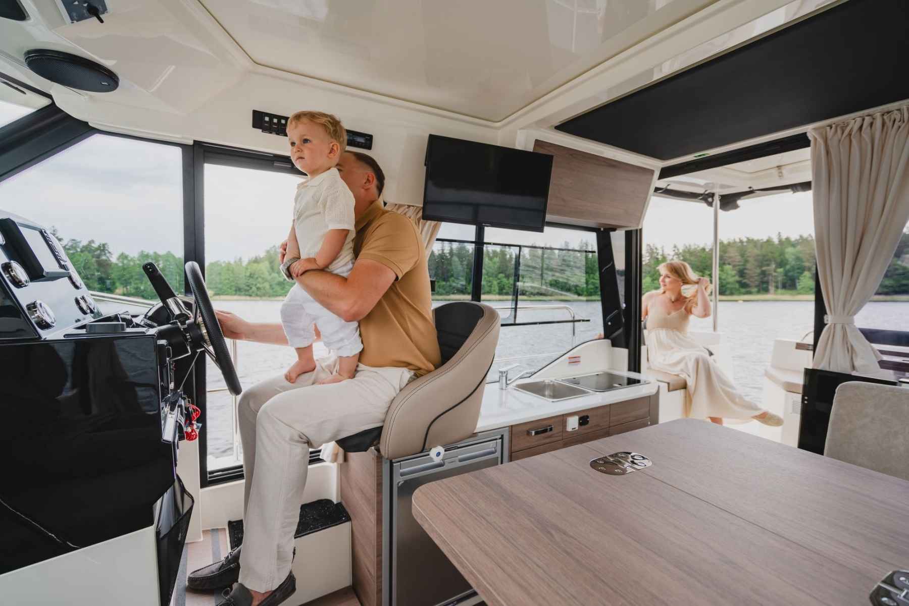 Motorboot IMPOL SunCamper 31