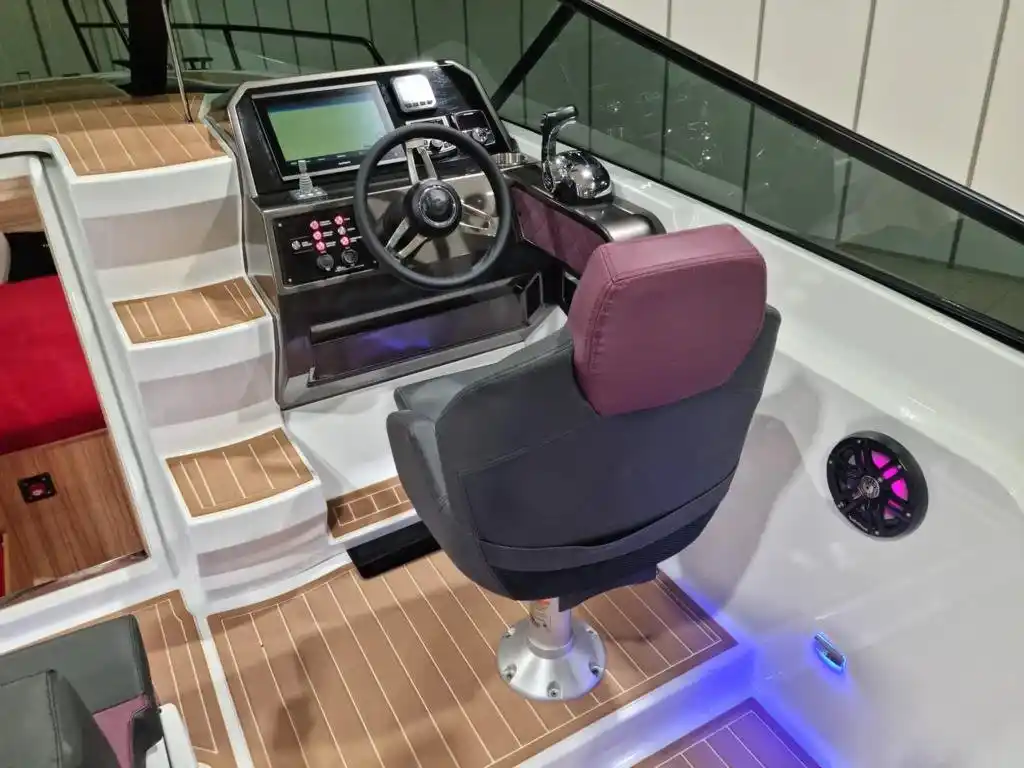 Motorboot IMPOL Yacht & Bootshandel Stillo 8.0
