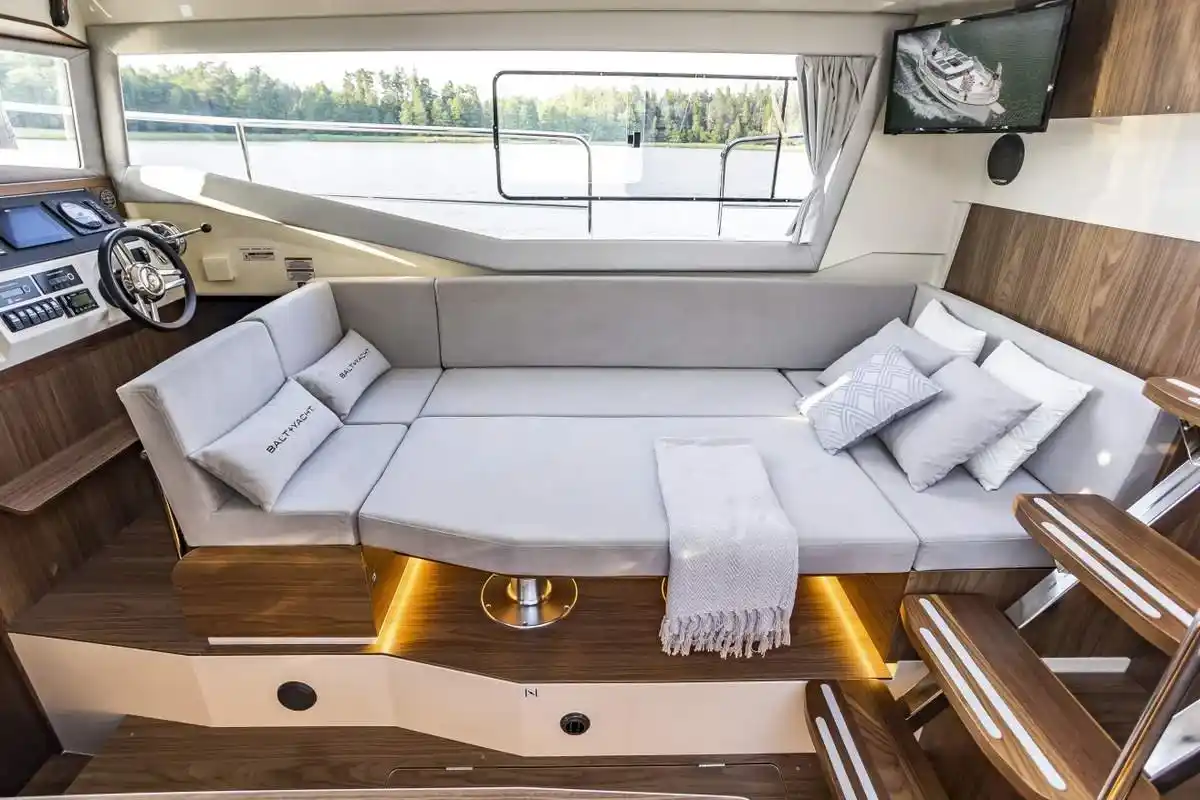 Motorboot IMPOL Yacht & Bootshandel Balt 37 Grand
