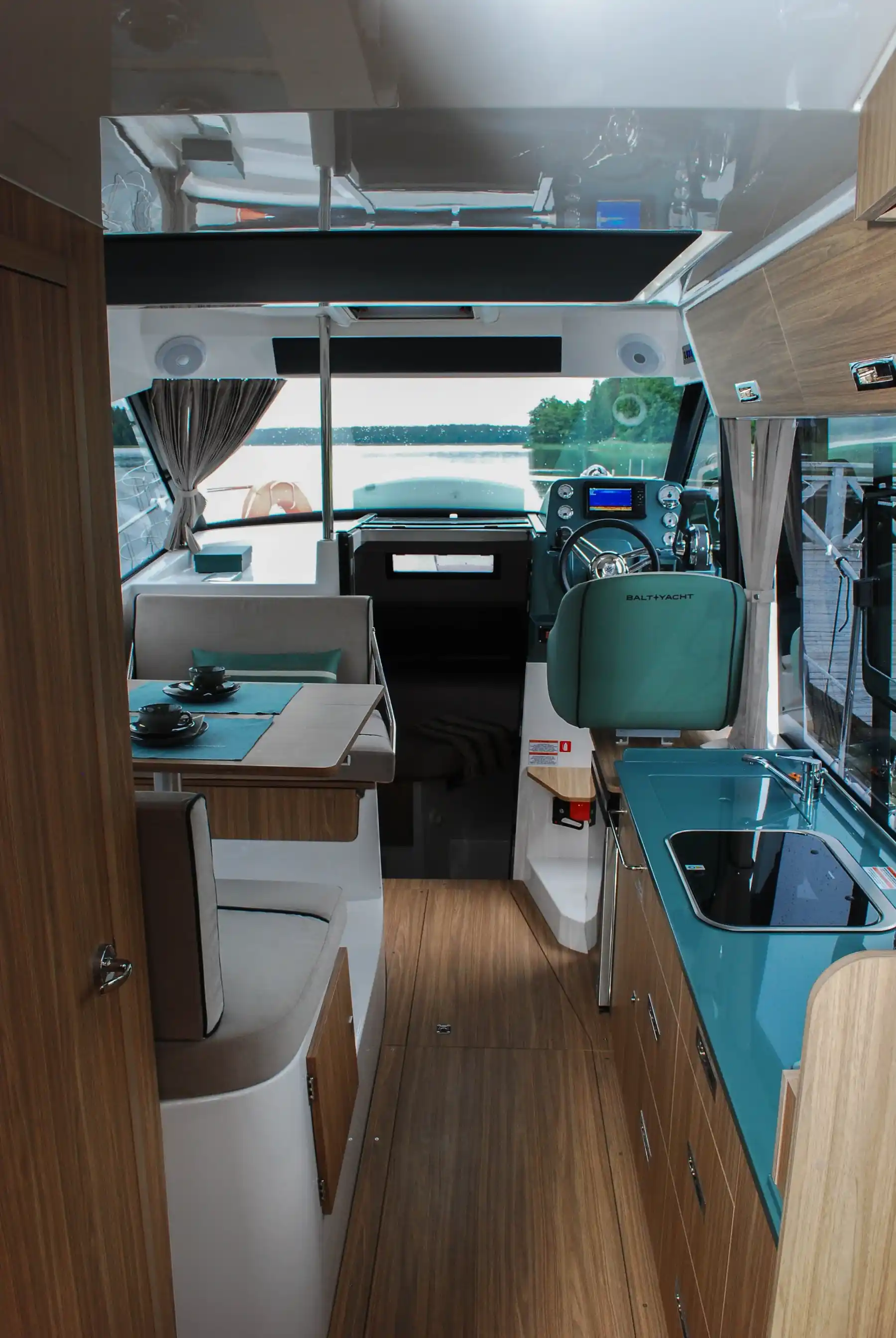 Motorboot IMPOL Yacht & Bootshandel SunCamper 36