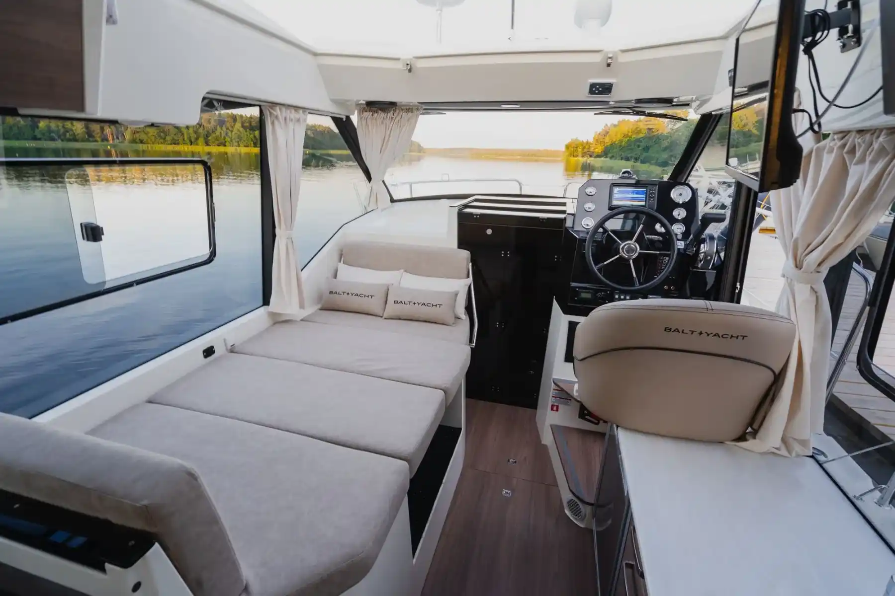 Motorboot IMPOL Yacht & Bootshandel SunCamper 29