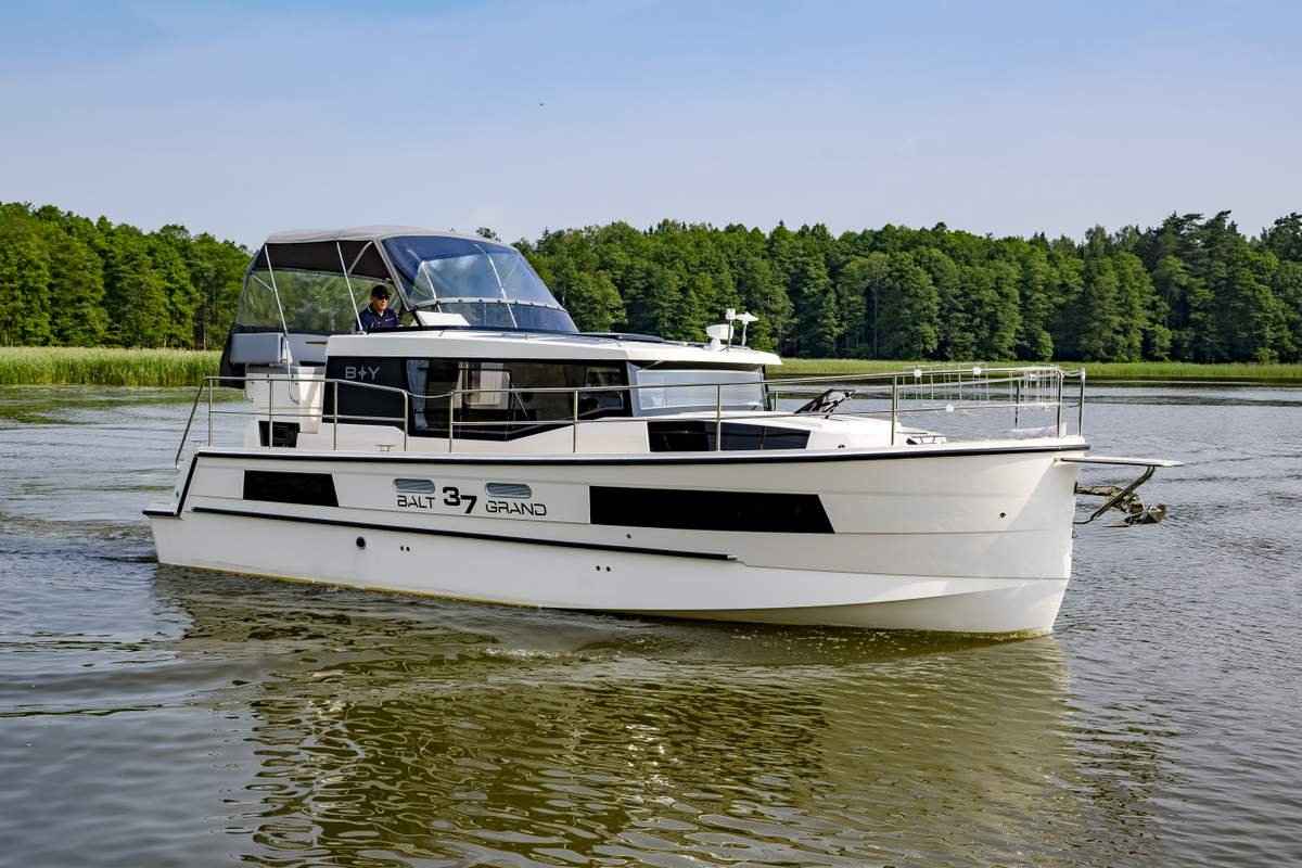 Motorboot IMPOL Yacht & Bootshandel Suncamper 29