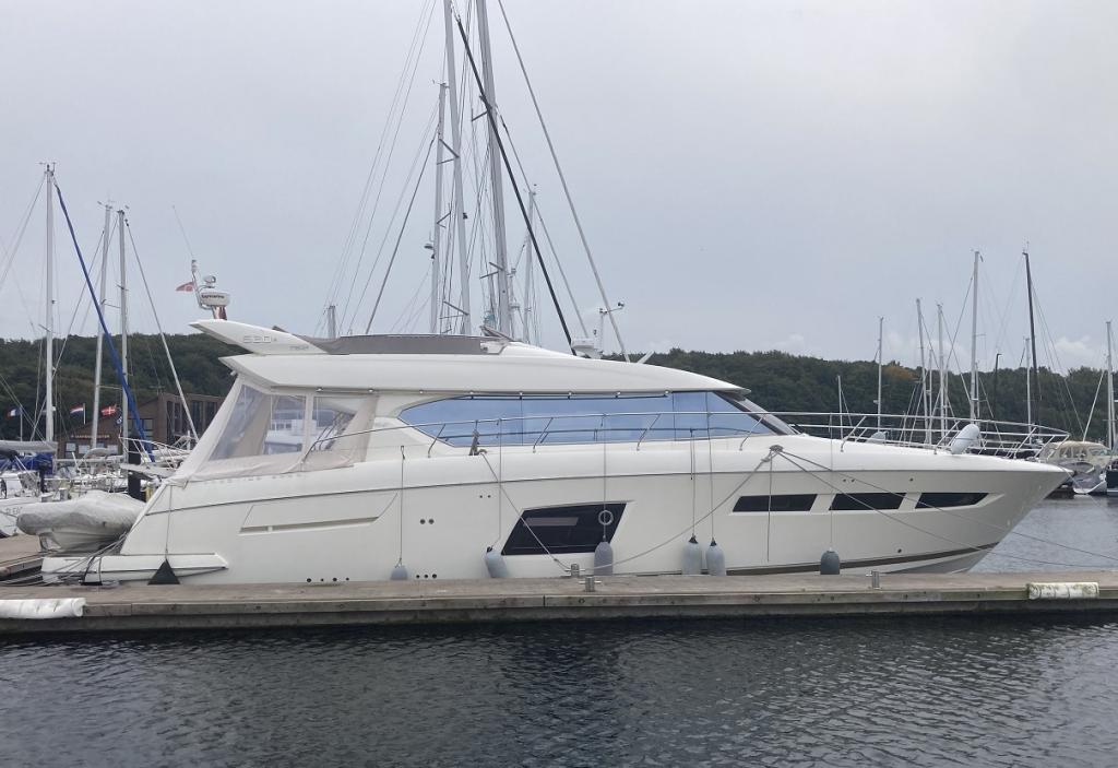 Motorboot Prestige 620 S (SportFly)