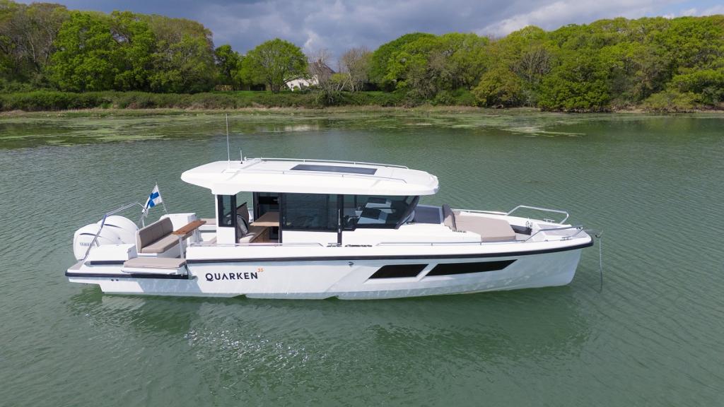 Motorboot Quarken 35 Cabin Tourer