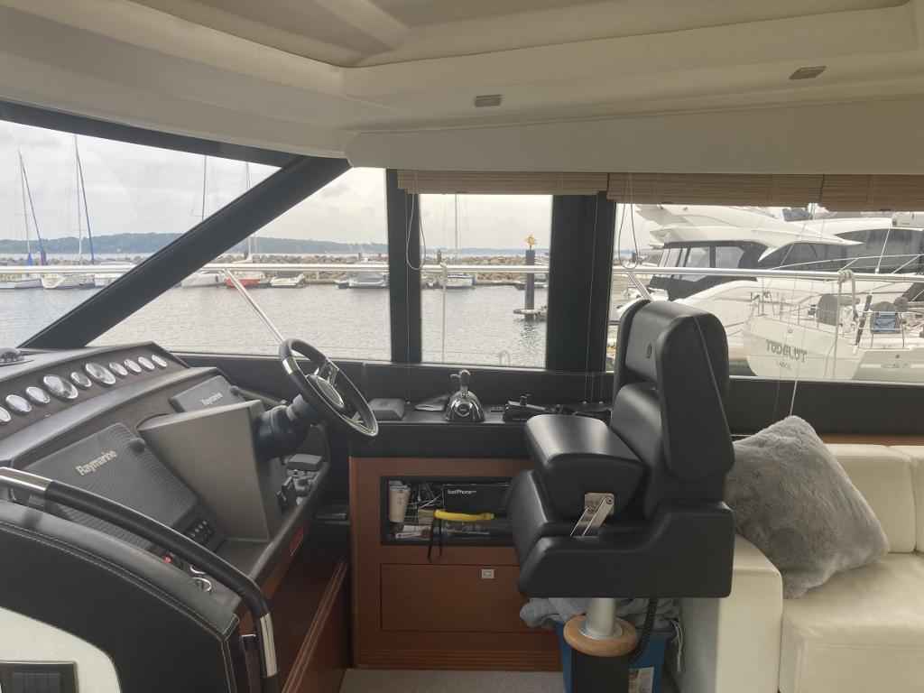 Motorboot Prestige 620 S (SportFly)