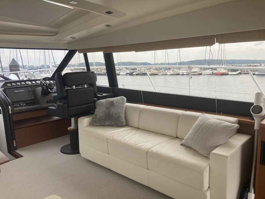 Motorboot Prestige 620 S (SportFly)