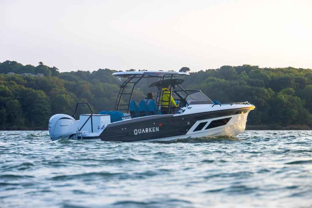Motorboot Quarken 27 T-Top V2 ONYX