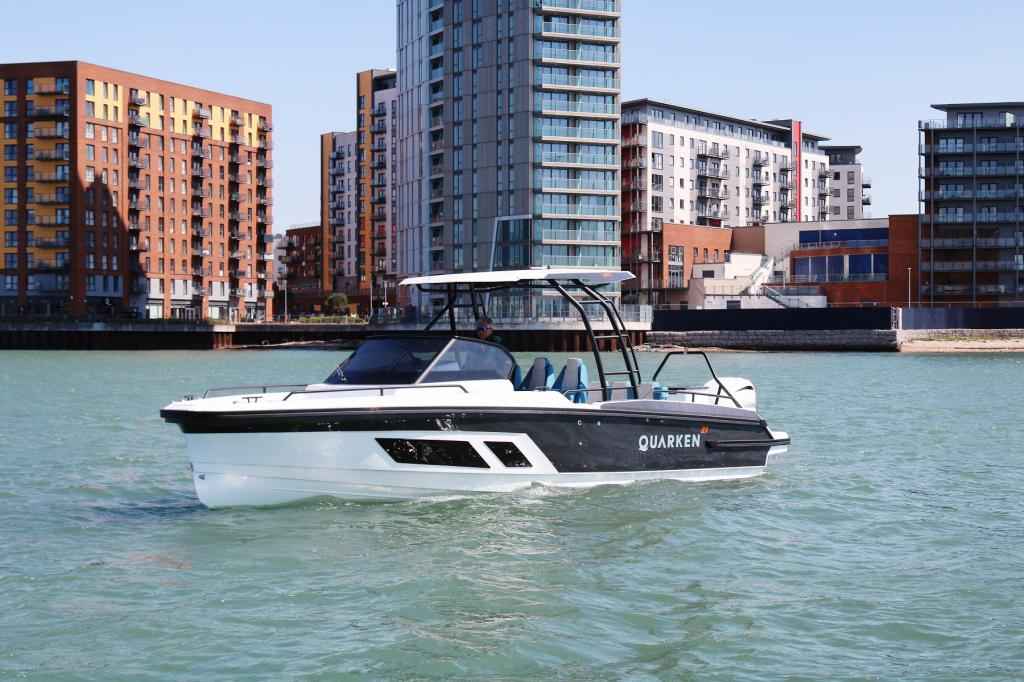 Motorboot Quarken 27 T-Top V2 ONYX