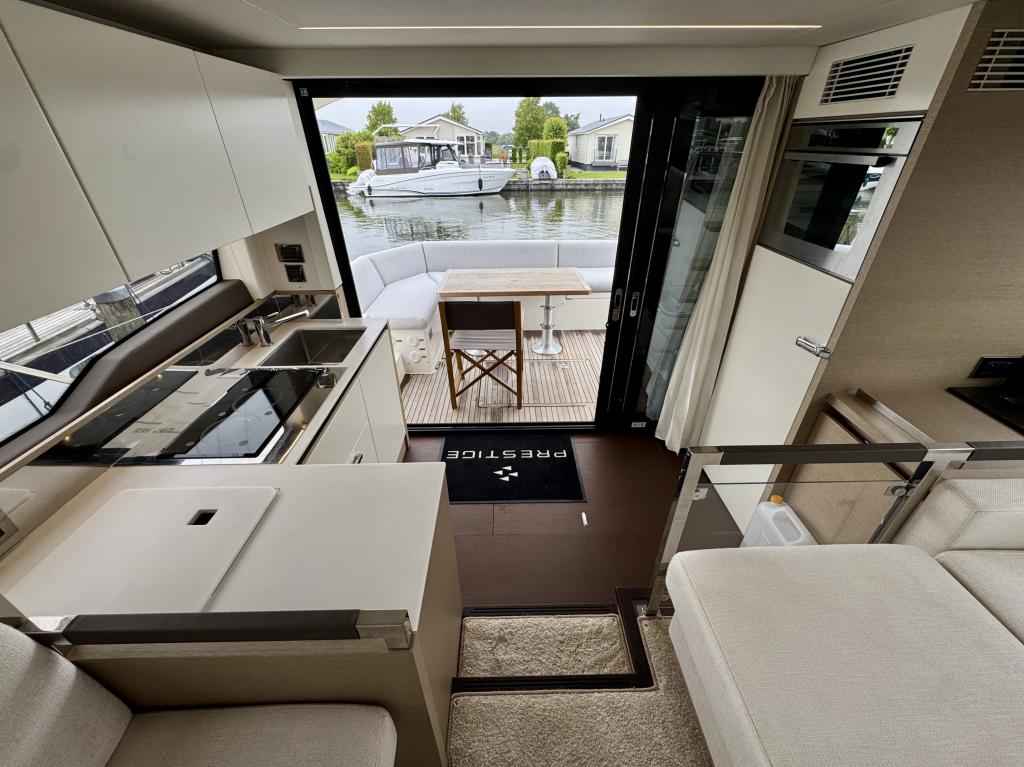 Motorboot Prestige 460 FLY