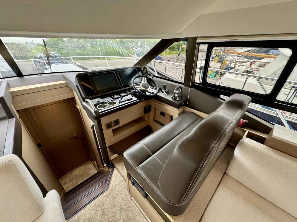 Motorboot Prestige 460 FLY