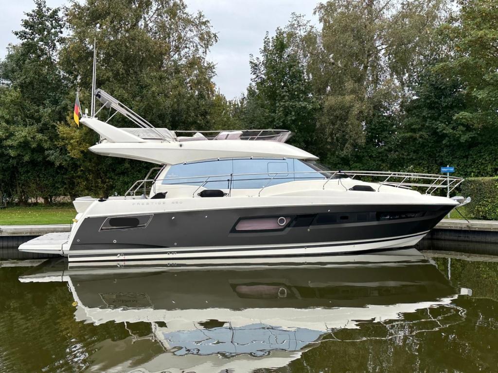 Motorboot Prestige 460 FLY