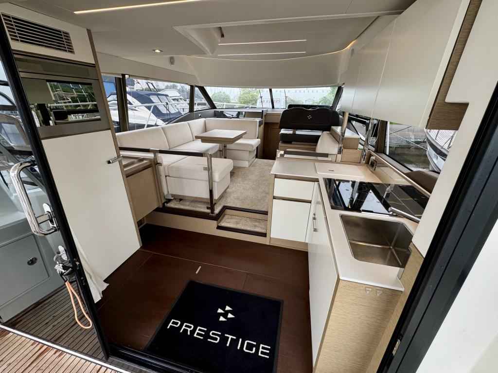 Motorboot Prestige 460 FLY