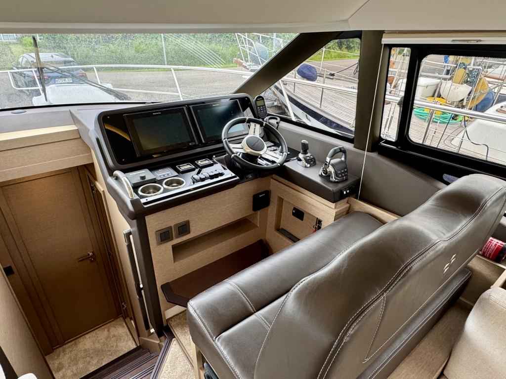 Motorboot Prestige 460 FLY